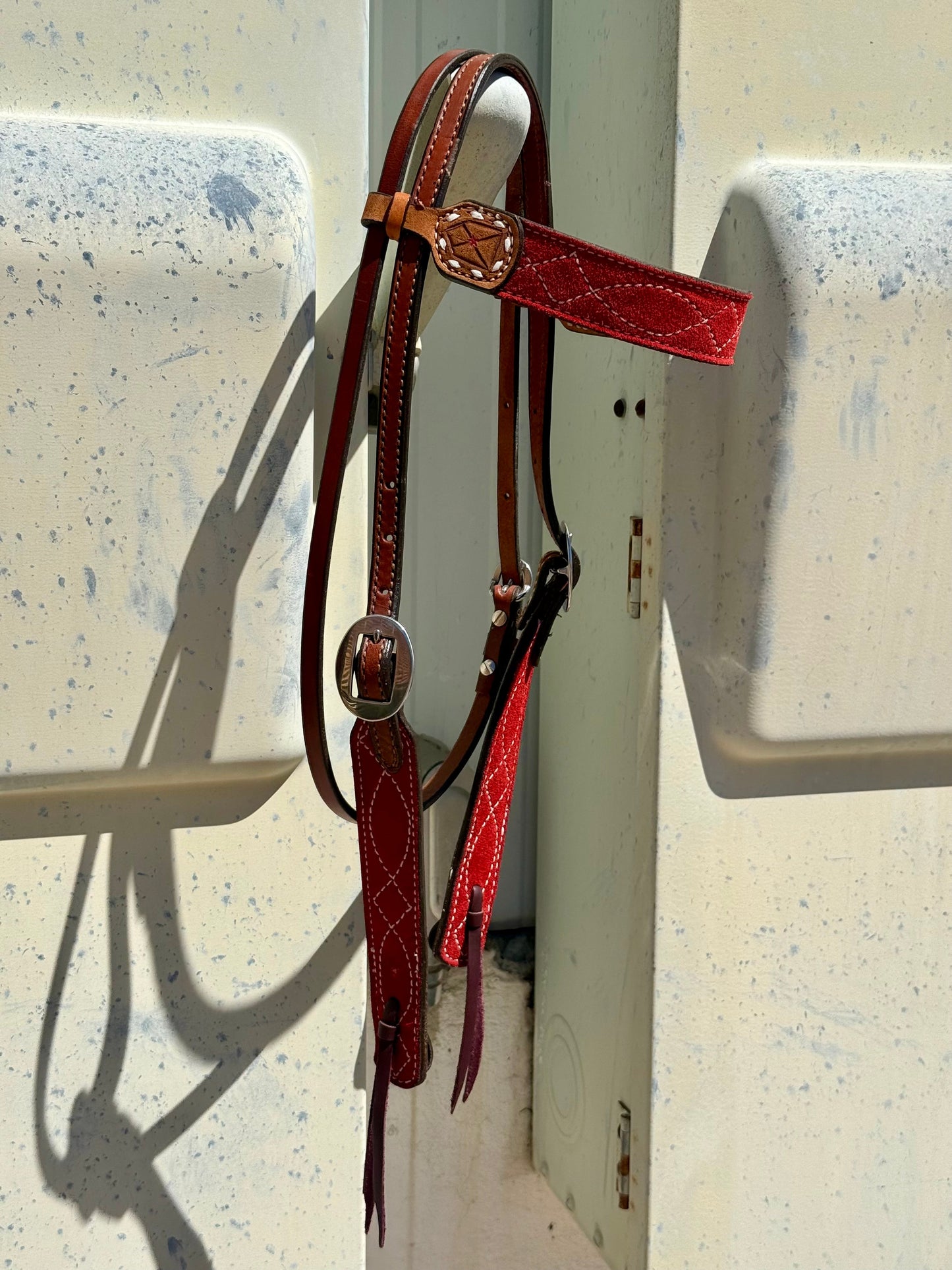 Alamo Saddlery 1-1/2" Contour Browband Headstall | Toast Leather, Red Suede Overlay & Hand Tooling